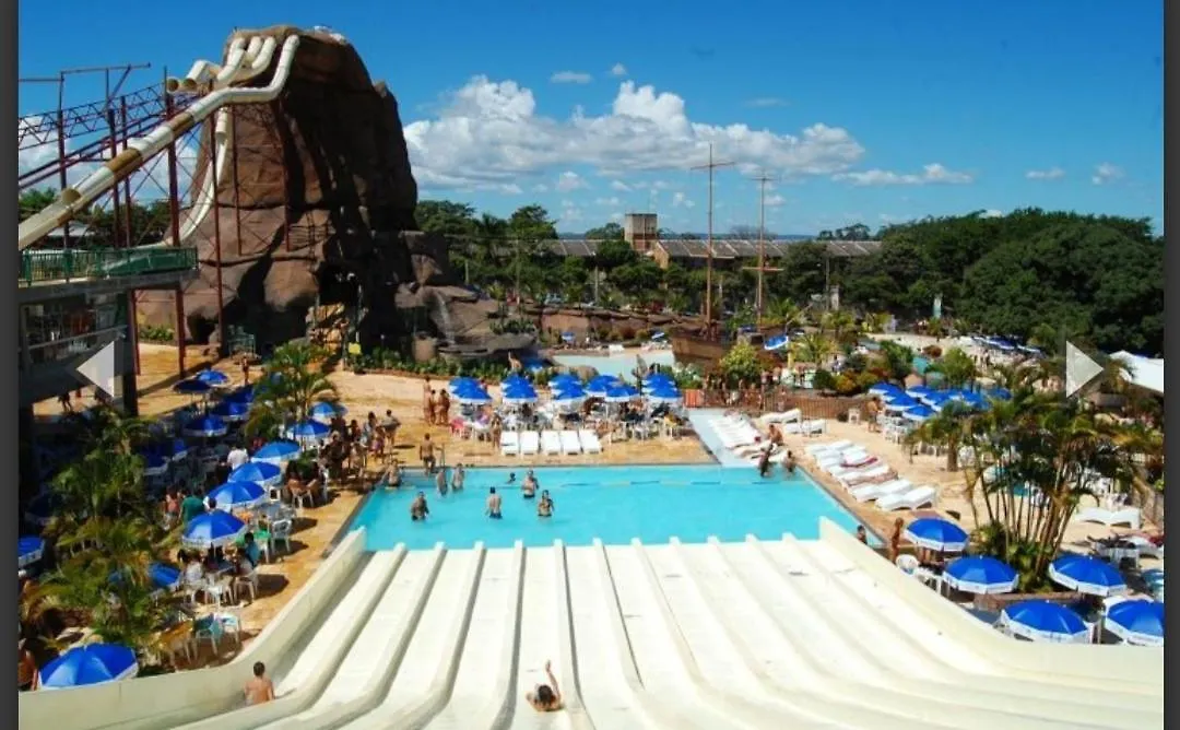 Spazzio Diroma Com Entrada Ao Acquapark Gratuito, Apartamento 840 Vista Para A Piscina Caldas Novas 4*,