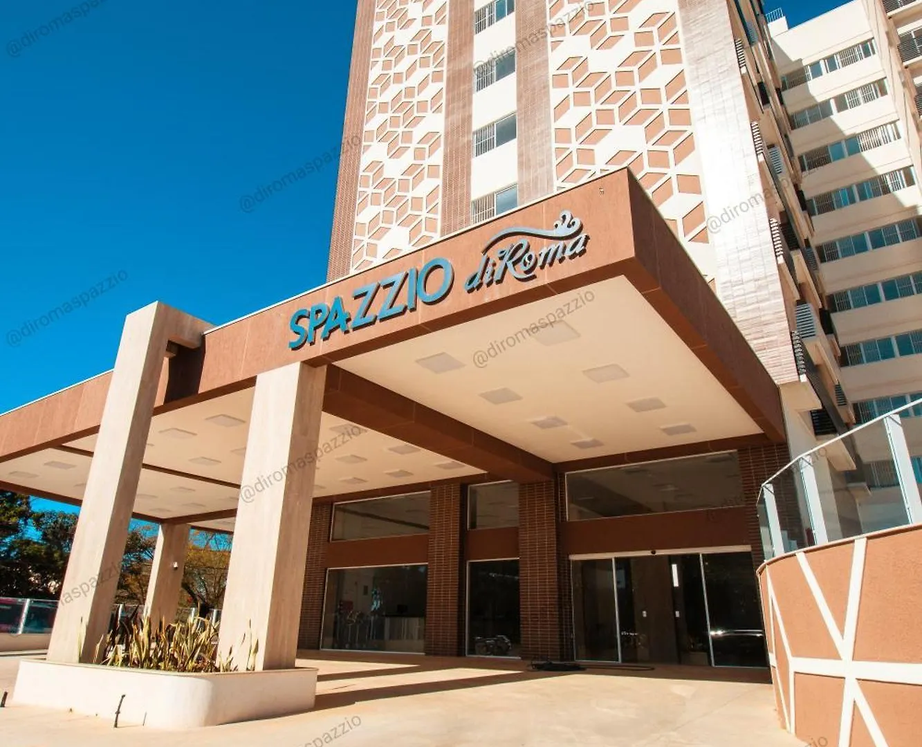 Spazzio Diroma Com Entrada Ao Acquapark Gratuito, Apartamento 840 Vista Para A Piscina contacts