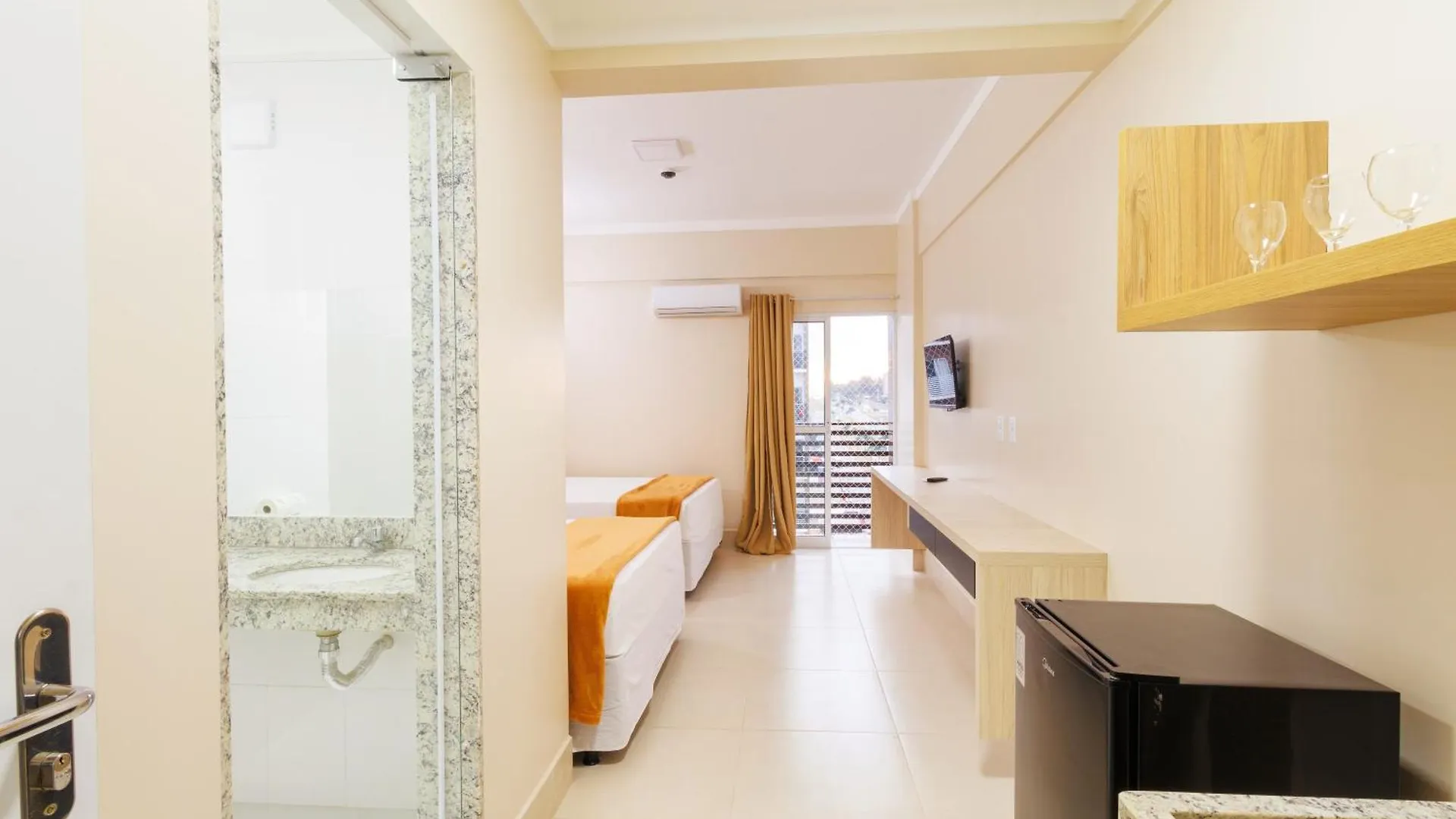 Spazzio Diroma Com Entrada Ao Acquapark Gratuito, Apartamento 840 Vista Para A Piscina Caldas Novas 4*,